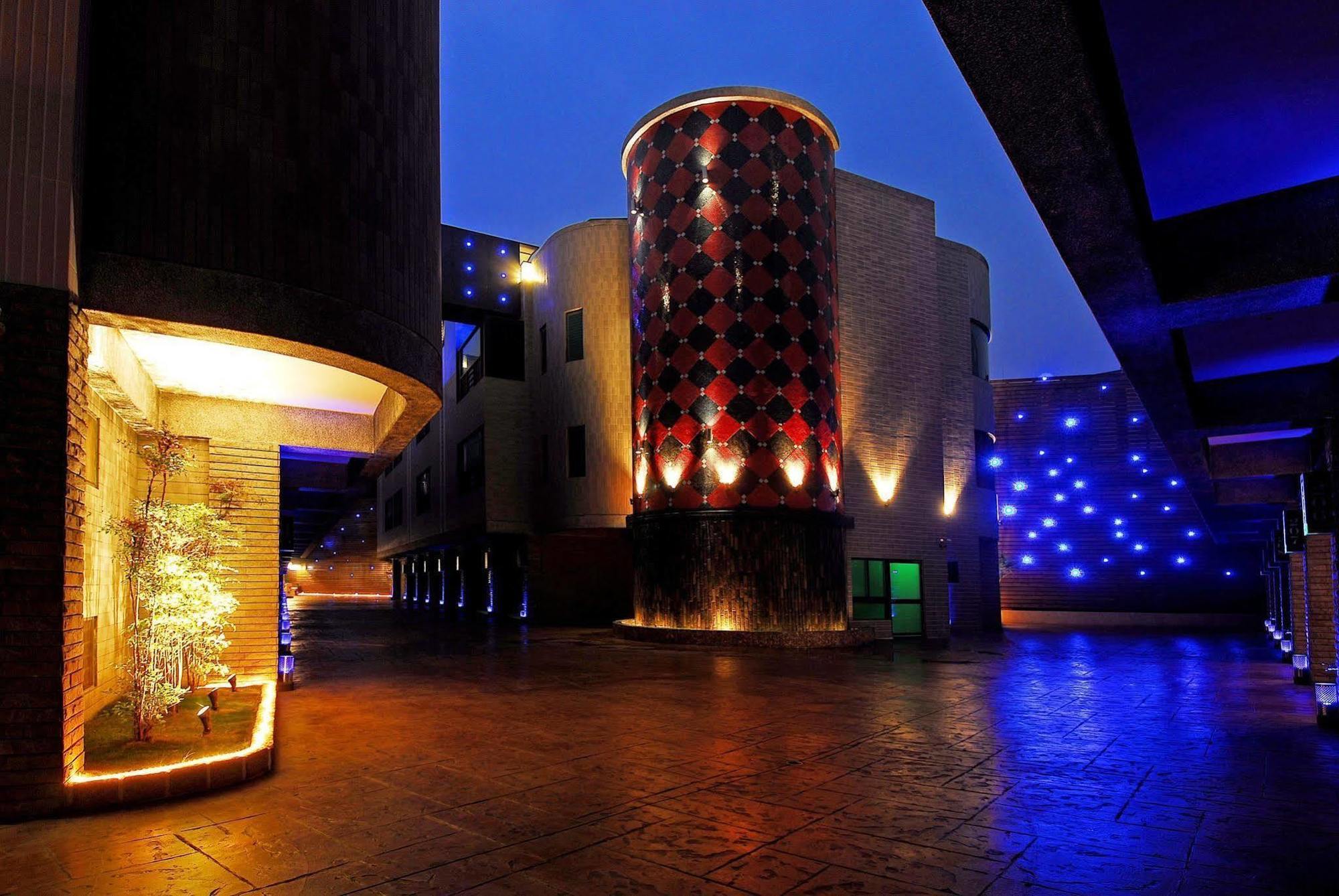 All-Ur Boutique Motel -Chia Yi Branch Chiayi Exterior foto